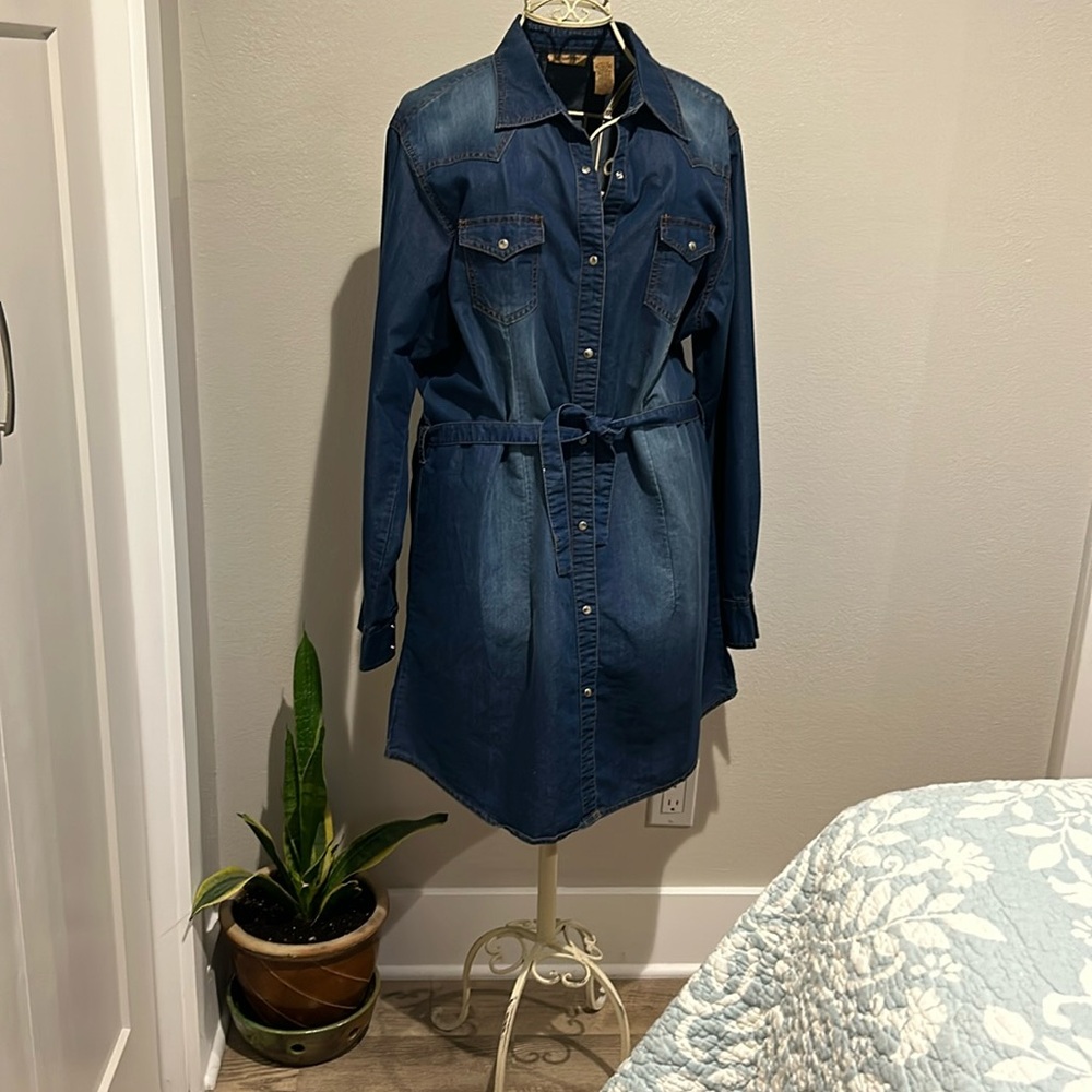 Women's Wrangler jean dress size XL, button up long sleeve.
